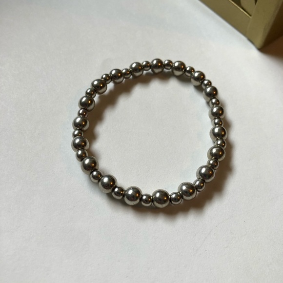 ❗️3/$7 Set of four elastic beaded bracelets - Picture 5 of 6